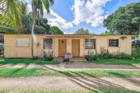Propiedad comercial en venta en Miami, Florida, 125.6 m2 № 1949693 - foto 4