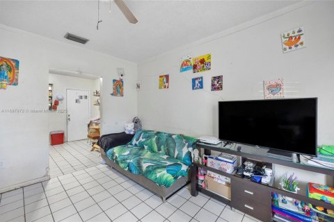 Propiedad comercial en venta en Miami, Florida, 125.6 m2 № 1949693 - foto 9