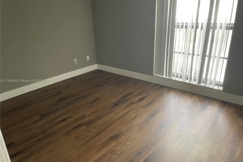 Townhouse in Miami, Florida 2 bedrooms, 133.78 sq.m. № 1958642 - photo 11