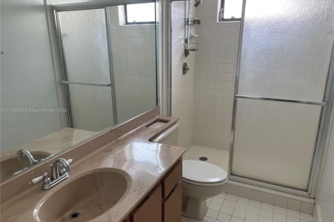 Townhouse in Miami, Florida 2 bedrooms, 133.78 sq.m. № 1958642 - photo 14