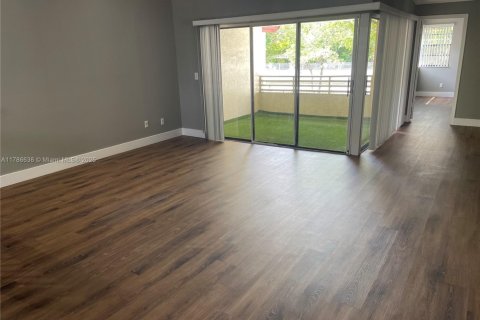 Townhouse in Miami, Florida 2 bedrooms, 133.78 sq.m. № 1958642 - photo 8