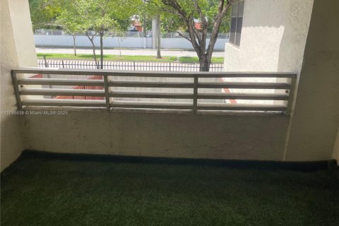 Townhouse in Miami, Florida 2 bedrooms, 133.78 sq.m. № 1958642 - photo 9