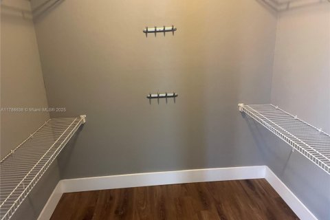 Touwnhouse à vendre à Miami, Floride: 2 chambres, 133.78 m2 № 1958642 - photo 24