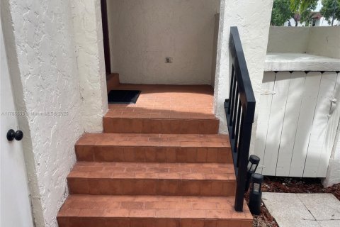 Townhouse in Miami, Florida 2 bedrooms, 133.78 sq.m. № 1958642 - photo 3