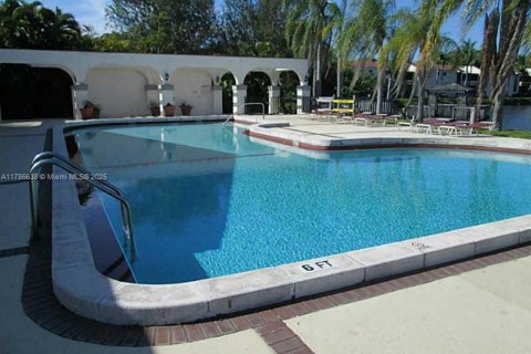 Touwnhouse à vendre à Miami, Floride: 2 chambres, 133.78 m2 № 1958642 - photo 28