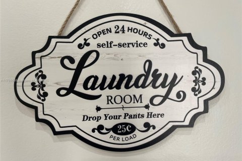 Townhouse in Miami, Florida 2 bedrooms, 133.78 sq.m. № 1958642 - photo 18