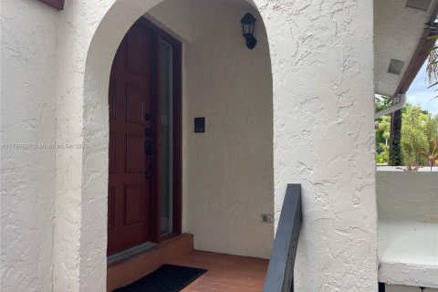 Townhouse in Miami, Florida 2 bedrooms, 133.78 sq.m. № 1958642 - photo 4