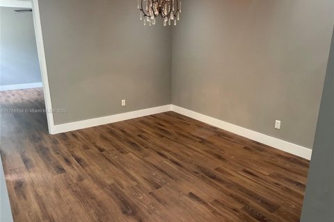 Touwnhouse à vendre à Miami, Floride: 2 chambres, 133.78 m2 № 1958642 - photo 22