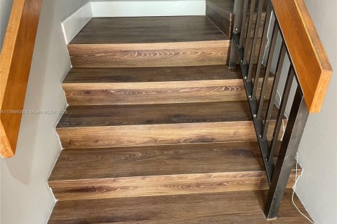 Townhouse in Miami, Florida 2 bedrooms, 133.78 sq.m. № 1958642 - photo 6