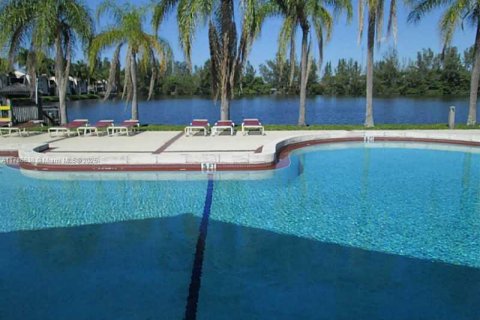 Touwnhouse à vendre à Miami, Floride: 2 chambres, 133.78 m2 № 1958642 - photo 29