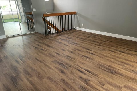 Townhouse in Miami, Florida 2 bedrooms, 133.78 sq.m. № 1958642 - photo 7