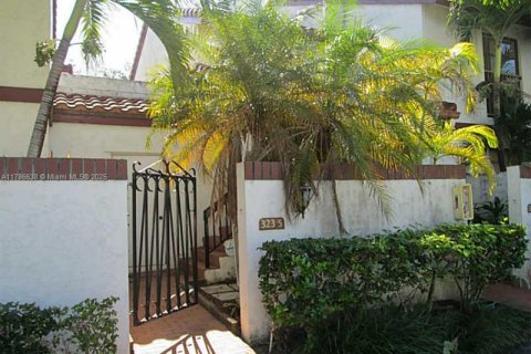 Townhouse in Miami, Florida 2 bedrooms, 133.78 sq.m. № 1958642 - photo 2