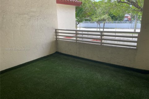 Townhouse in Miami, Florida 2 bedrooms, 133.78 sq.m. № 1958642 - photo 10