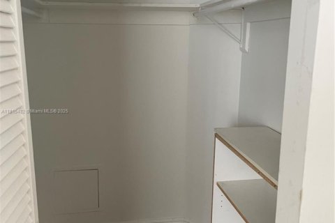 Condominio en alquiler en Miami, Florida, 2 dormitorios, 91.97 m2 № 1766944 - foto 6