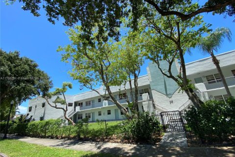 Снять в аренду квартиру в Холливуд, Флорида 1 спальня, 53.98м2, № 1958729 - фото 3