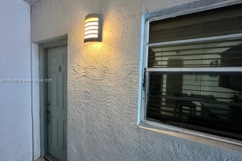 Снять в аренду квартиру в Холливуд, Флорида 1 спальня, 53.98м2, № 1958729 - фото 8