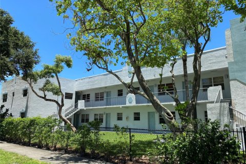 Снять в аренду квартиру в Холливуд, Флорида 1 спальня, 53.98м2, № 1958729 - фото 1