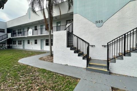 Снять в аренду квартиру в Холливуд, Флорида 1 спальня, 53.98м2, № 1958729 - фото 6