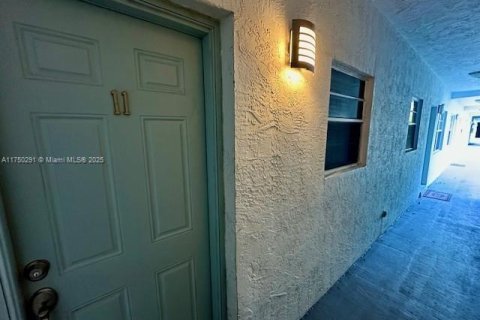 Снять в аренду квартиру в Холливуд, Флорида 1 спальня, 53.98м2, № 1958729 - фото 9