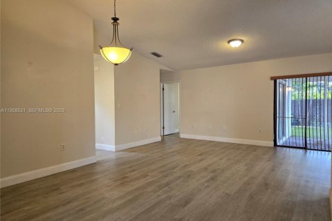 Villa ou maison à vendre à Miami, Floride: 4 chambres, 163.04 m2 № 2021803 - photo 7