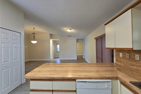 Villa ou maison à vendre à Miami, Floride: 4 chambres, 163.04 m2 № 2021803 - photo 15