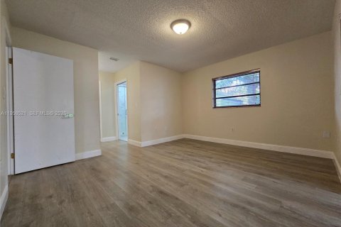 Villa ou maison à vendre à Miami, Floride: 4 chambres, 163.04 m2 № 2021803 - photo 17