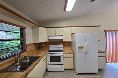 Villa ou maison à vendre à Miami, Floride: 4 chambres, 163.04 m2 № 2021803 - photo 11