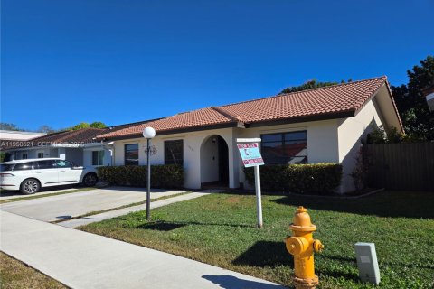 Villa ou maison à vendre à Miami, Floride: 4 chambres, 163.04 m2 № 2021803 - photo 3