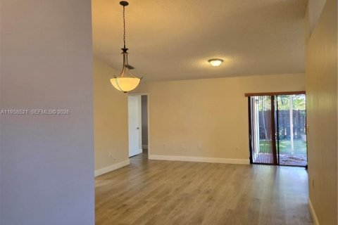 Villa ou maison à vendre à Miami, Floride: 4 chambres, 163.04 m2 № 2021803 - photo 4