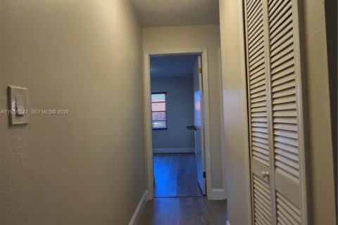 Villa ou maison à vendre à Miami, Floride: 4 chambres, 163.04 m2 № 2021803 - photo 25