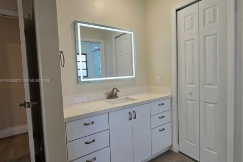 Villa ou maison à vendre à Miami, Floride: 4 chambres, 163.04 m2 № 2021803 - photo 19