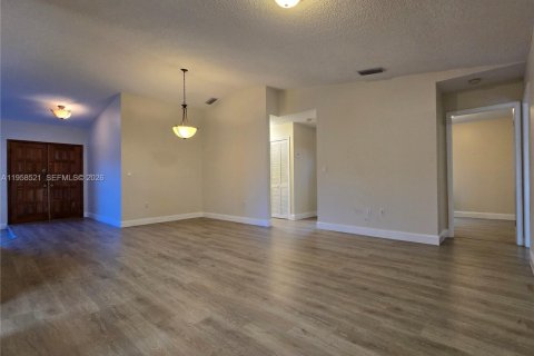 Villa ou maison à vendre à Miami, Floride: 4 chambres, 163.04 m2 № 2021803 - photo 9