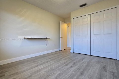 Villa ou maison à vendre à Miami, Floride: 4 chambres, 163.04 m2 № 2021803 - photo 27