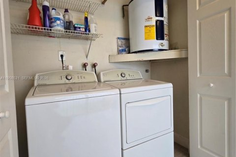 Villa ou maison à vendre à Miami, Floride: 4 chambres, 163.04 m2 № 2021803 - photo 30