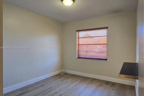 Villa ou maison à vendre à Miami, Floride: 4 chambres, 163.04 m2 № 2021803 - photo 26