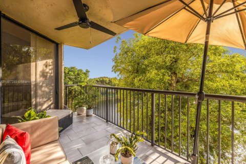 Condo in Miami, Florida, 2 bedrooms № 1942195 - photo 23