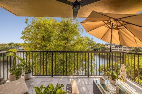 Condo in Miami, Florida, 2 bedrooms № 1942195 - photo 21