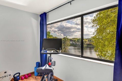 Condo in Miami, Florida, 2 bedrooms № 1942195 - photo 27