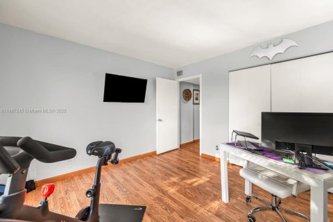 Condo in Miami, Florida, 2 bedrooms № 1942195 - photo 28