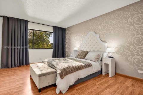 Condo in Miami, Florida, 2 bedrooms № 1942195 - photo 30