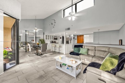 Condo in Miami, Florida, 2 bedrooms № 1942195 - photo 19