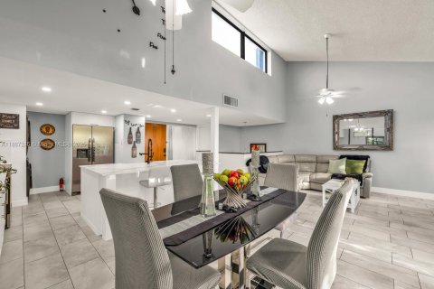 Condo in Miami, Florida, 2 bedrooms № 1942195 - photo 20