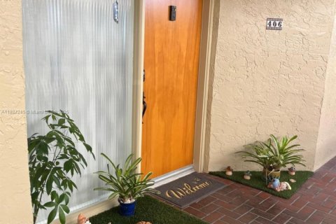 Condo in Miami, Florida, 2 bedrooms № 1942195 - photo 1