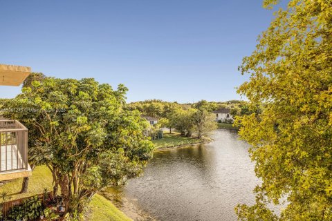 Condo in Miami, Florida, 2 bedrooms № 1942195 - photo 24