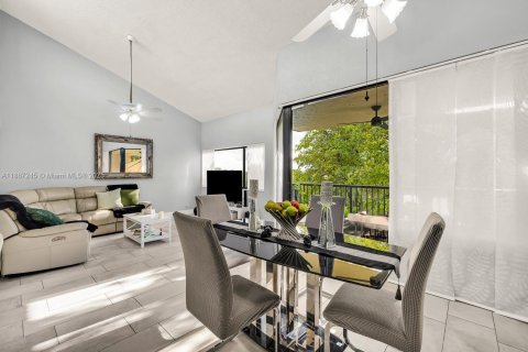 Condo in Miami, Florida, 2 bedrooms № 1942195 - photo 13