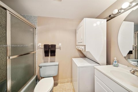 Copropriété à vendre à Fort Lauderdale, Floride: 3 chambres, 138.98 m2 № 1700303 - photo 26