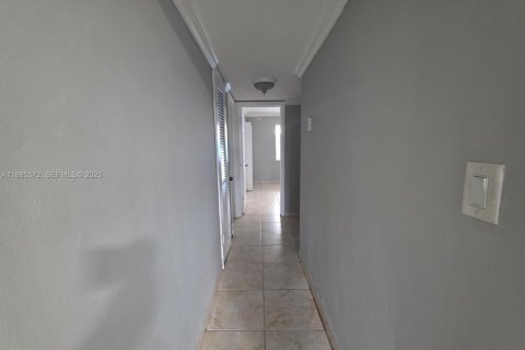 Condominio en venta en Sweetwater, Florida, 2 dormitorios, 73.11 m2 № 1947210 - foto 11