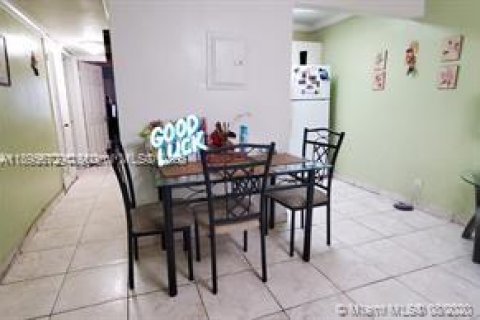Condo in Sweetwater, Florida, 2 bedrooms  № 1947210 - photo 3