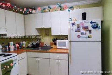 Condo in Sweetwater, Florida, 2 bedrooms  № 1947210 - photo 5