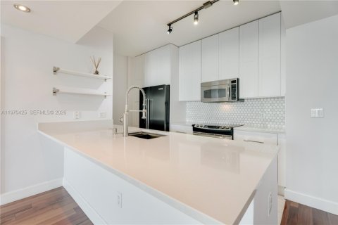 Copropriété à louer à Miami, Floride: 2 chambres, 103.4 m2 № 2032504 - photo 2